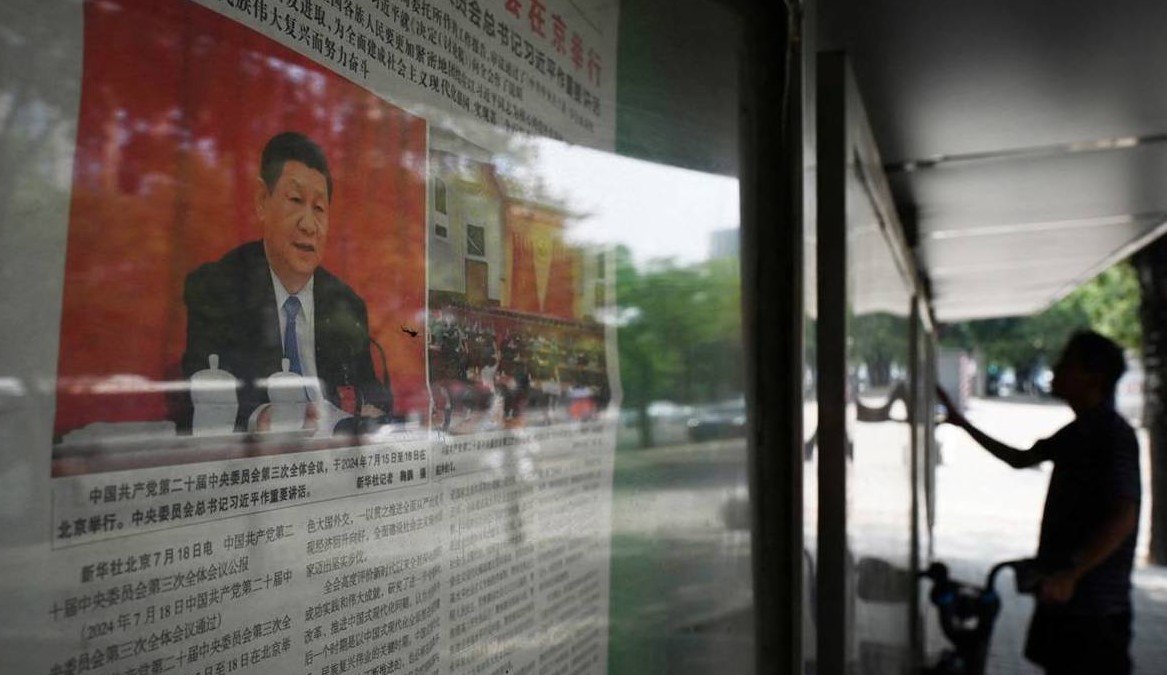 Xi on newspaper wall