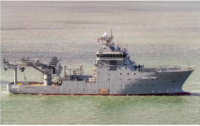 HMNZS Manawanui arriving at Devonport Naval Base