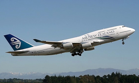 Air NZ 747 aircraft taking off