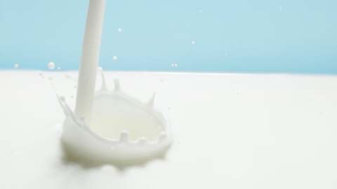 milk-pouringrf1.jpg